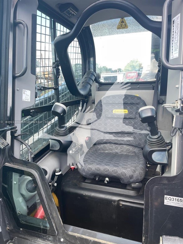 2017 New Holland L220 Image 5