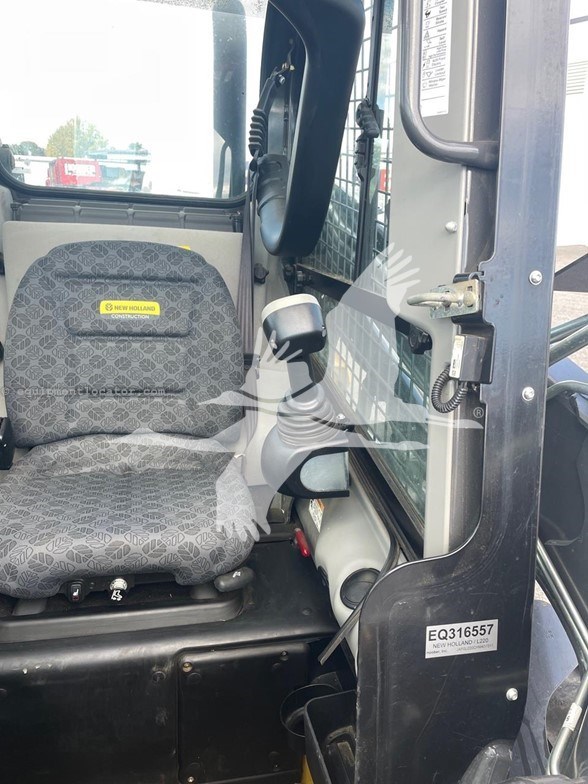 2017 New Holland L220 Image 6