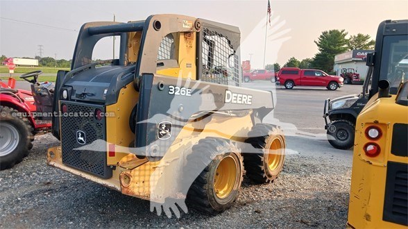 2015 John Deere 326E Image 3