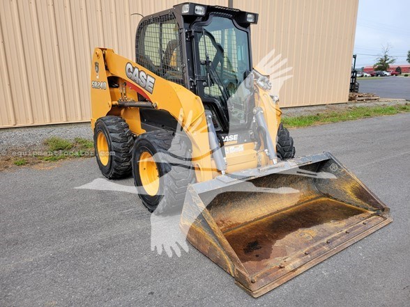 2015 Case SR240 Image 3