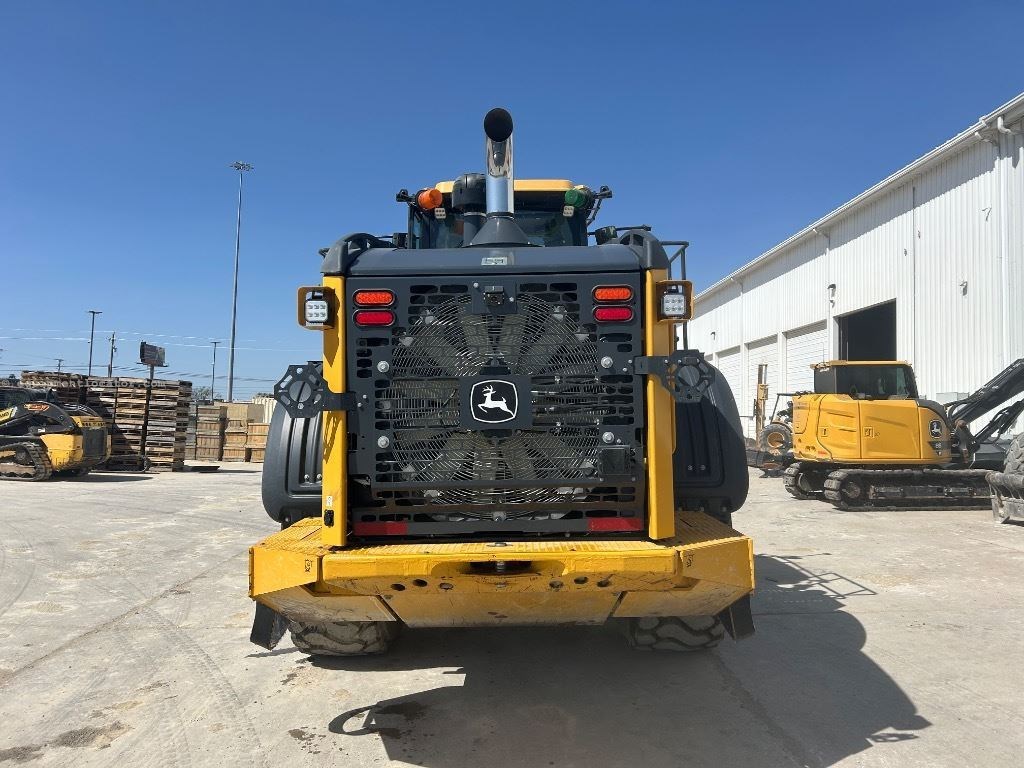 2024 John Deere 744P Image 4