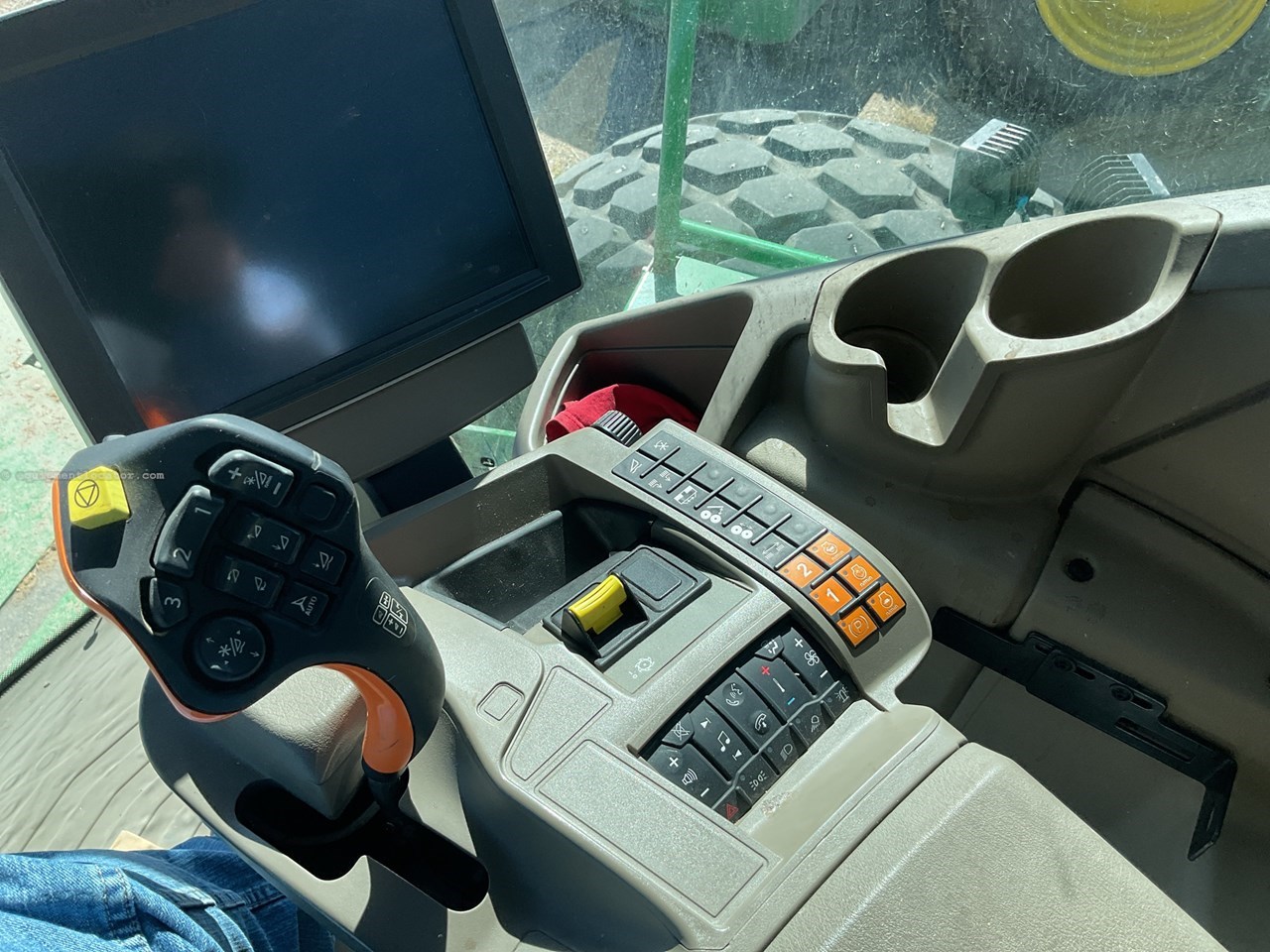 2023 John Deere W235R Image 10