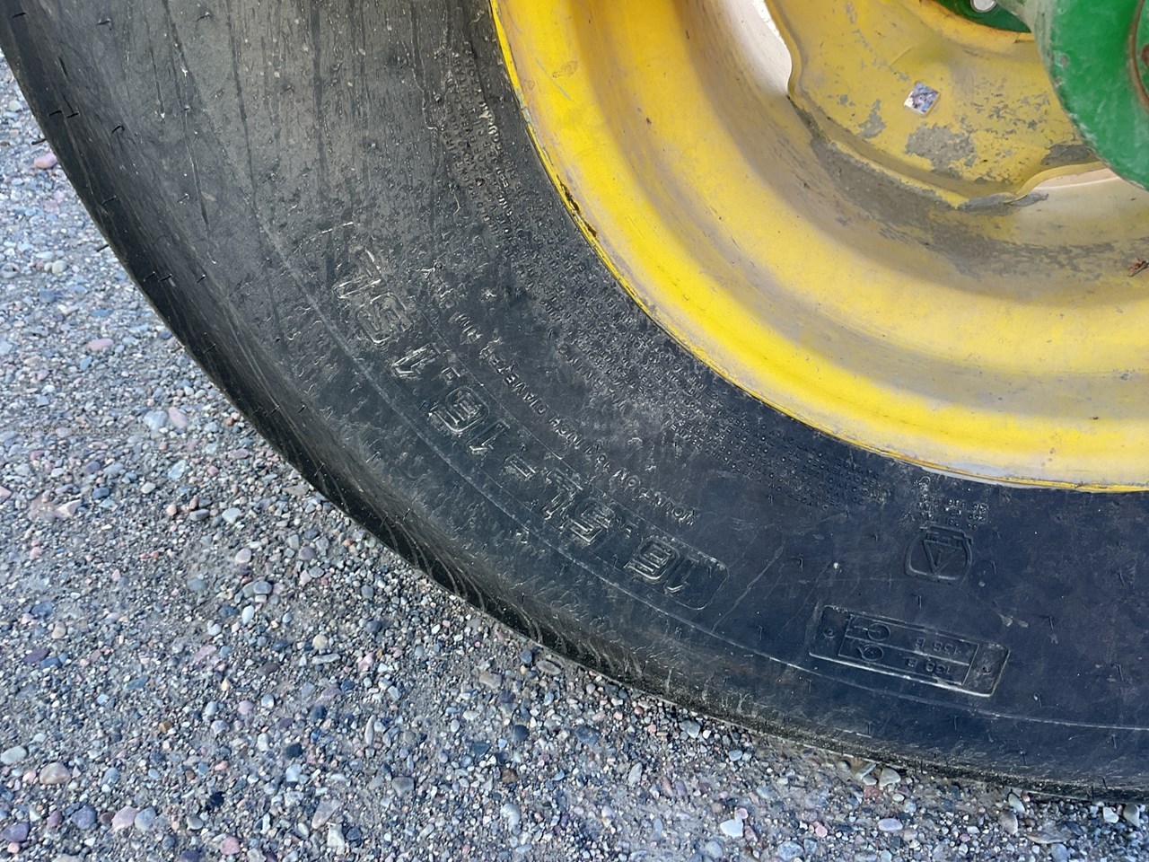 2023 John Deere W235R Image 22