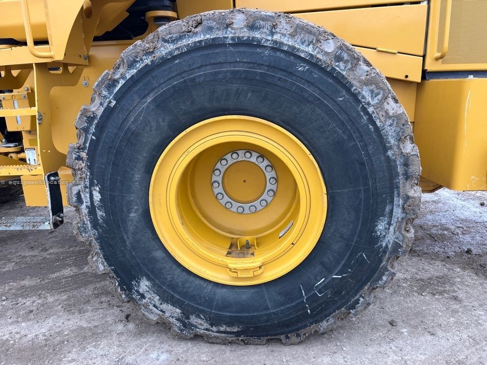 2024 John Deere 644P Image 10