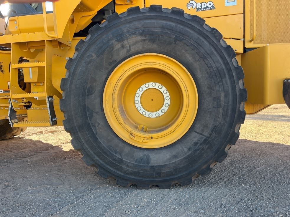 2024 John Deere 644P Image 32