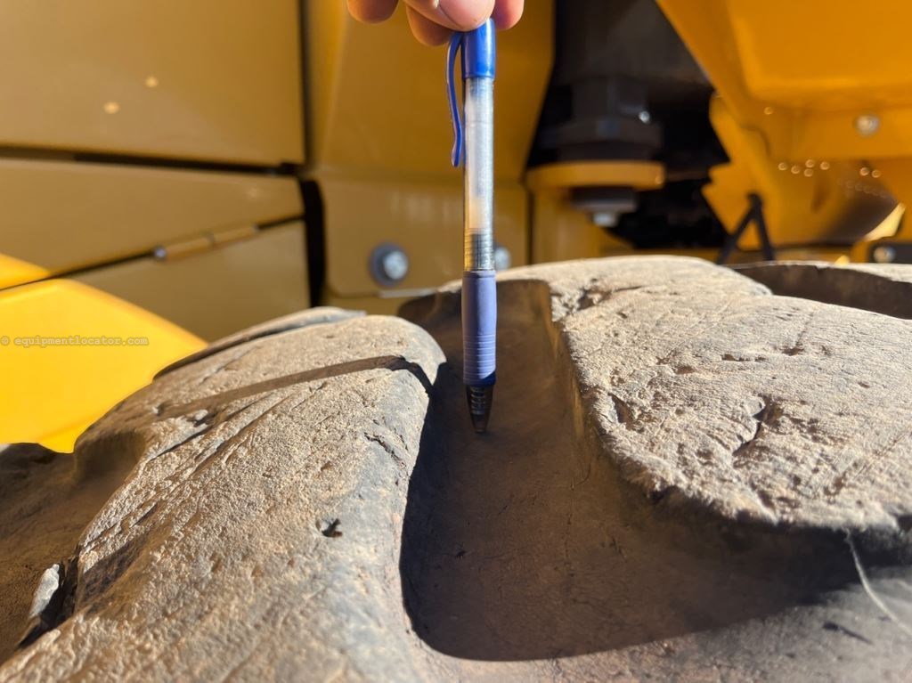 2024 John Deere 644P Image 36