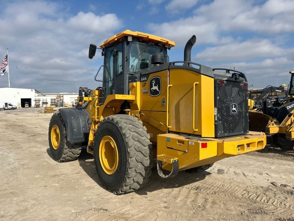 2023 John Deere 644P Image 3