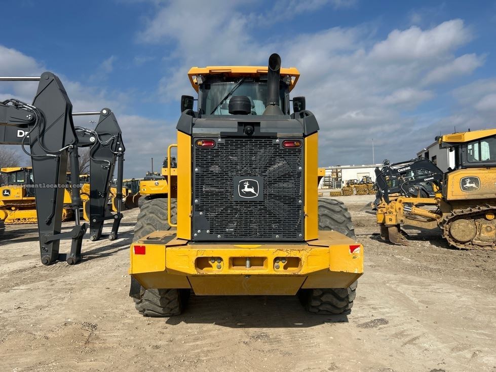 2023 John Deere 644P Image 4