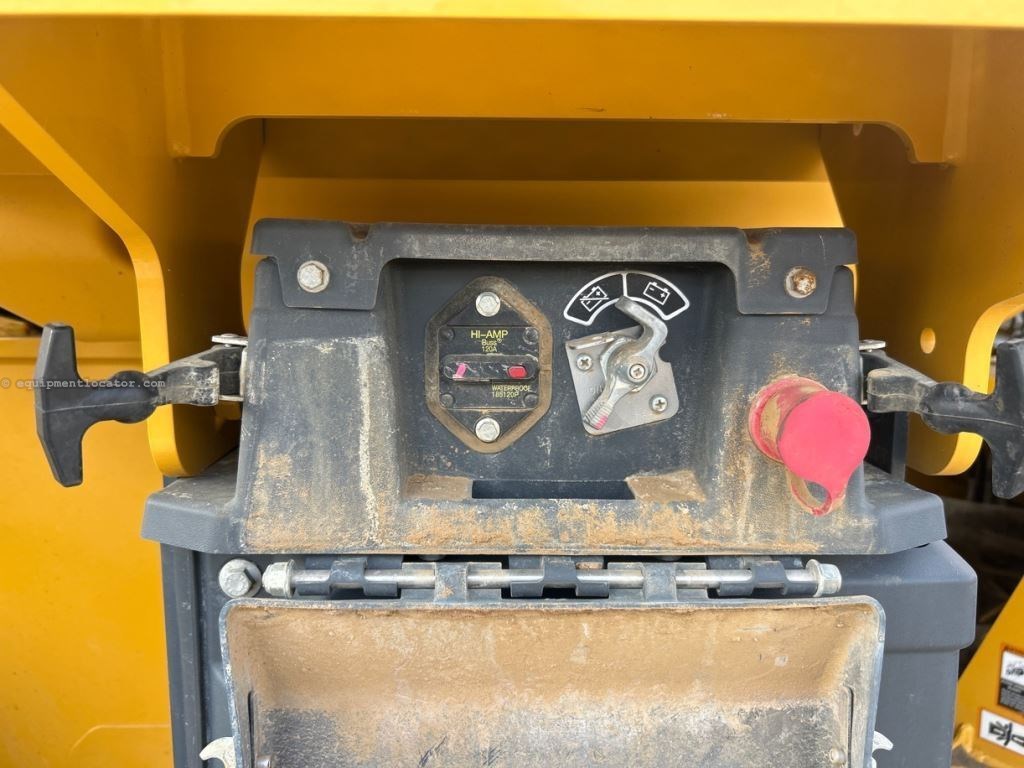 2023 John Deere 644P Image 16