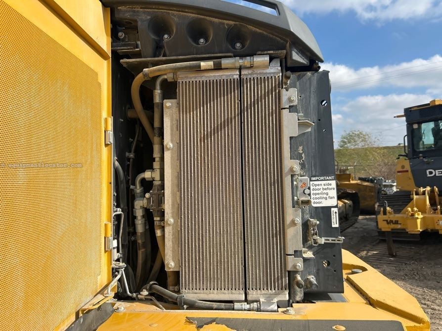 2023 John Deere 644P Image 21