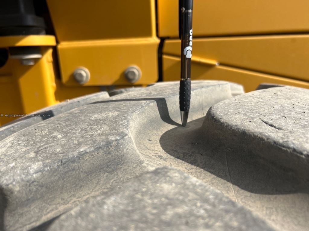 2023 John Deere 644P Image 36