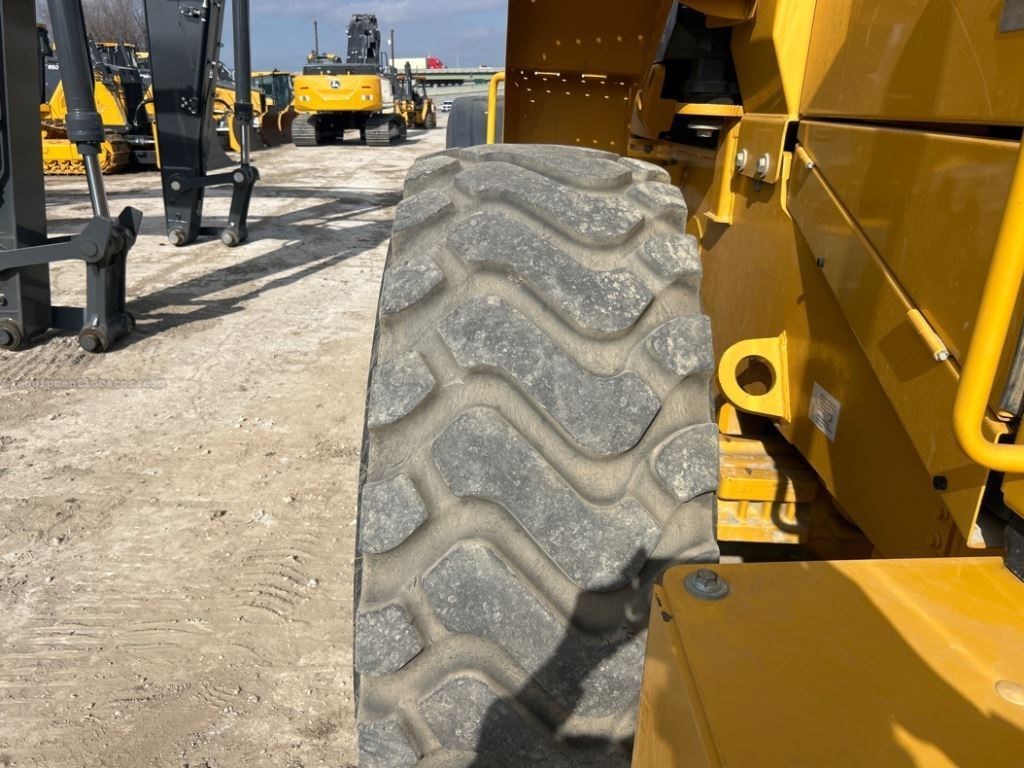 2023 John Deere 644P Image 37