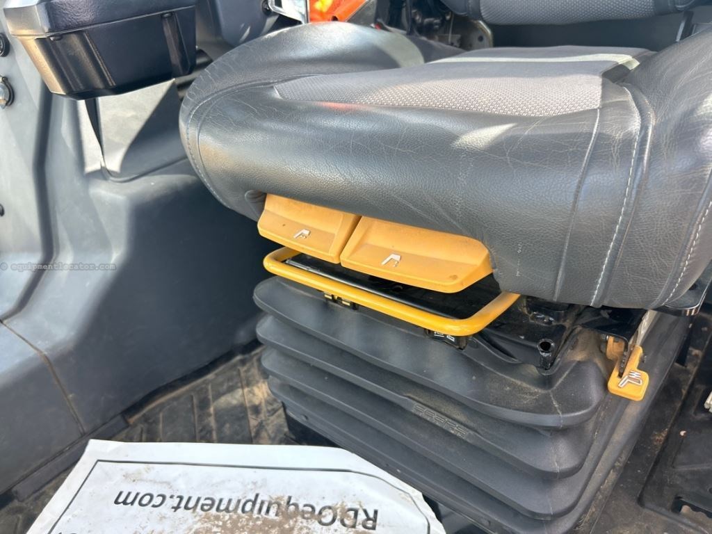 2023 John Deere 644P Image 41