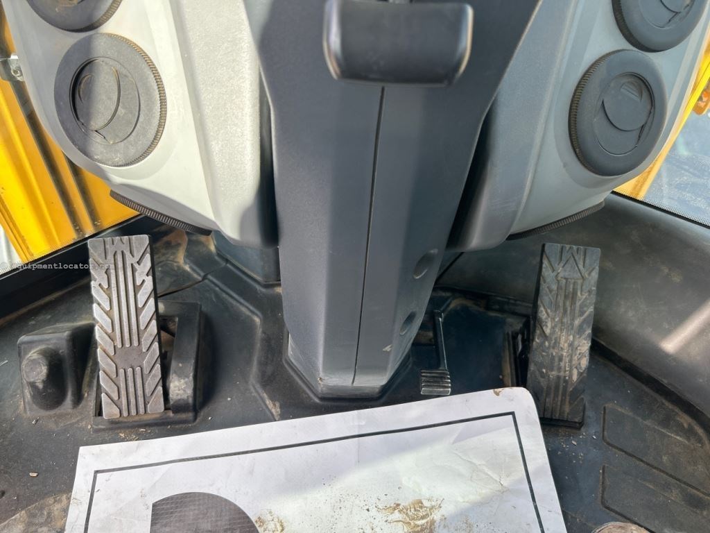 2023 John Deere 644P Image 45