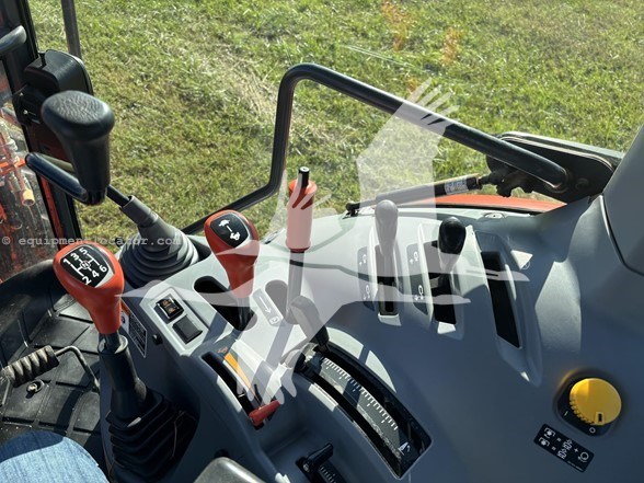 2019 Kubota M5-111D Image 31