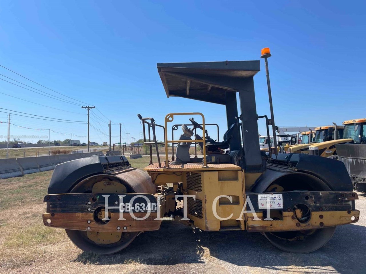 2005 Caterpillar CB634D Image 10