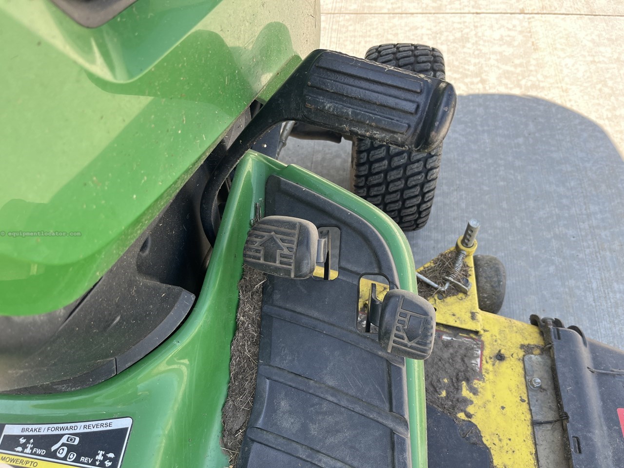 2014 John Deere X320 Image 3