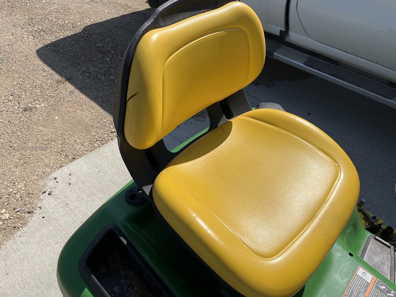 2014 John Deere X320 Image 13