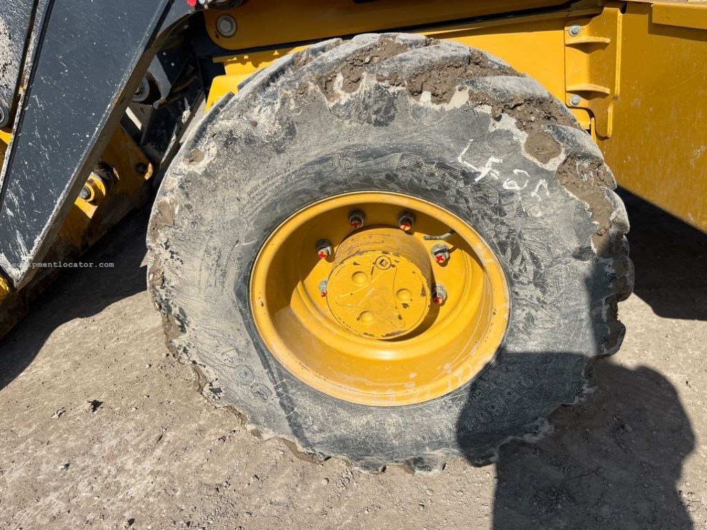2021 John Deere 410L Image 10