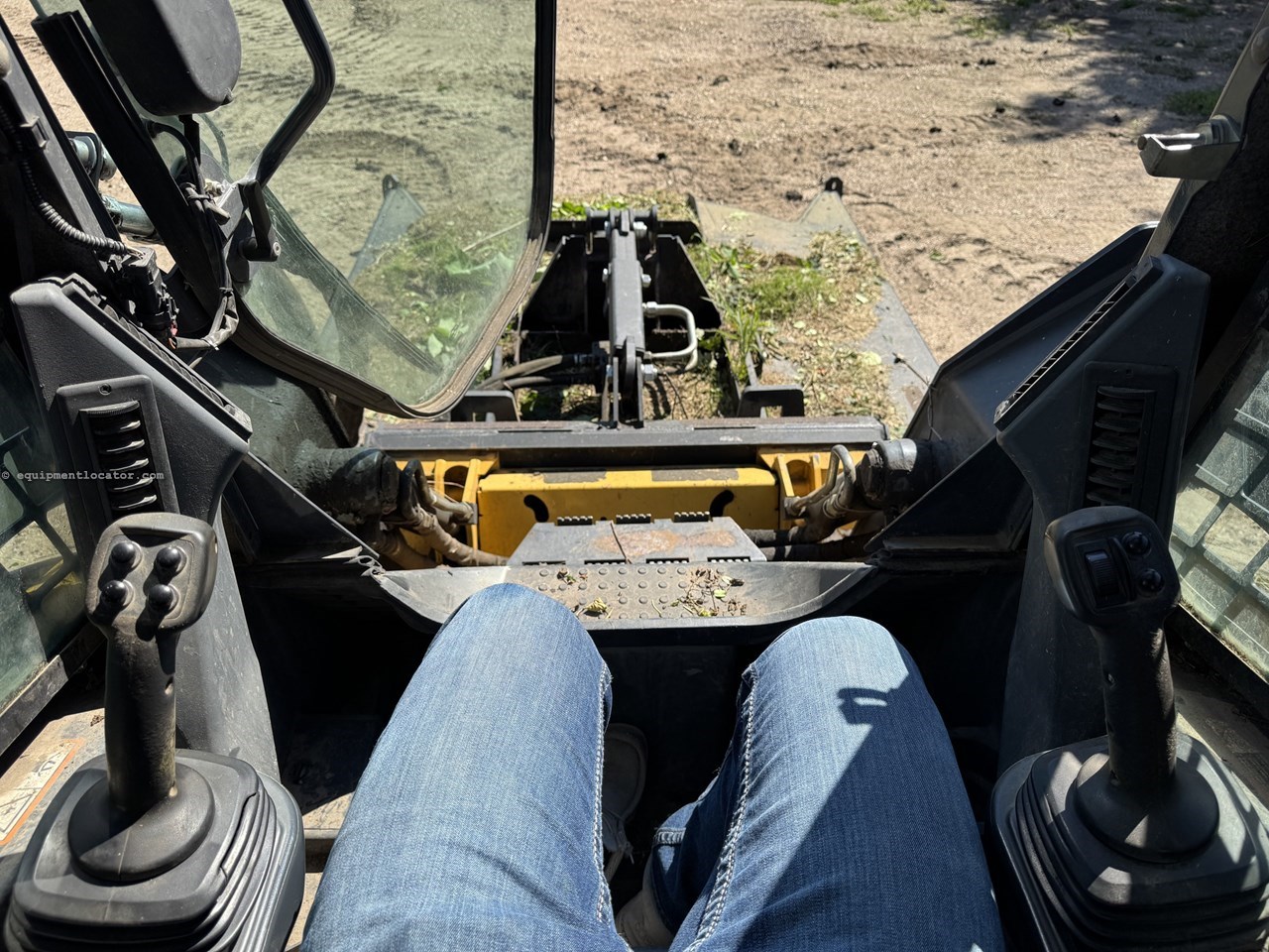 2011 John Deere 326D Image 10