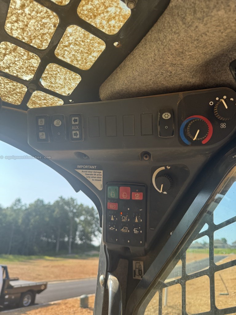 2023 John Deere 325G Image 10