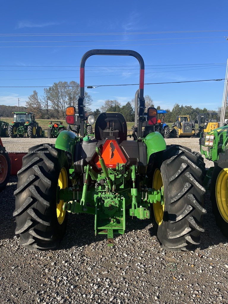 2019 John Deere 5075E Image 4