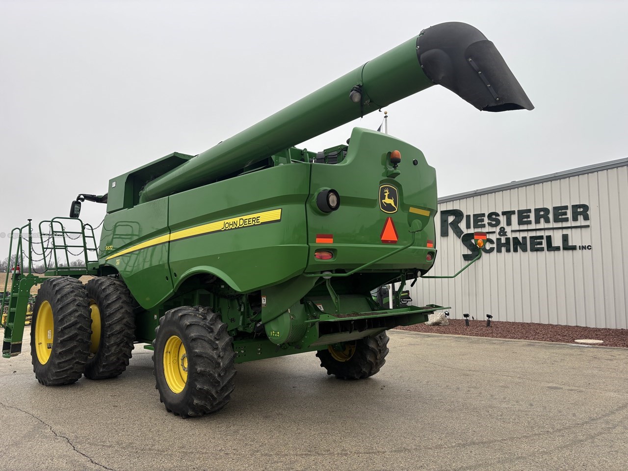 2013 John Deere S670 Image 10