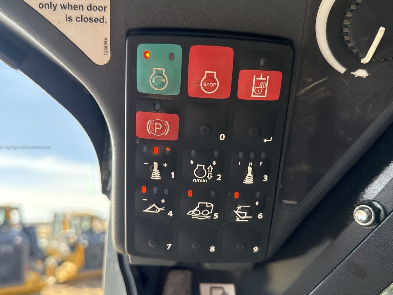 2023 John Deere 333G Image 10