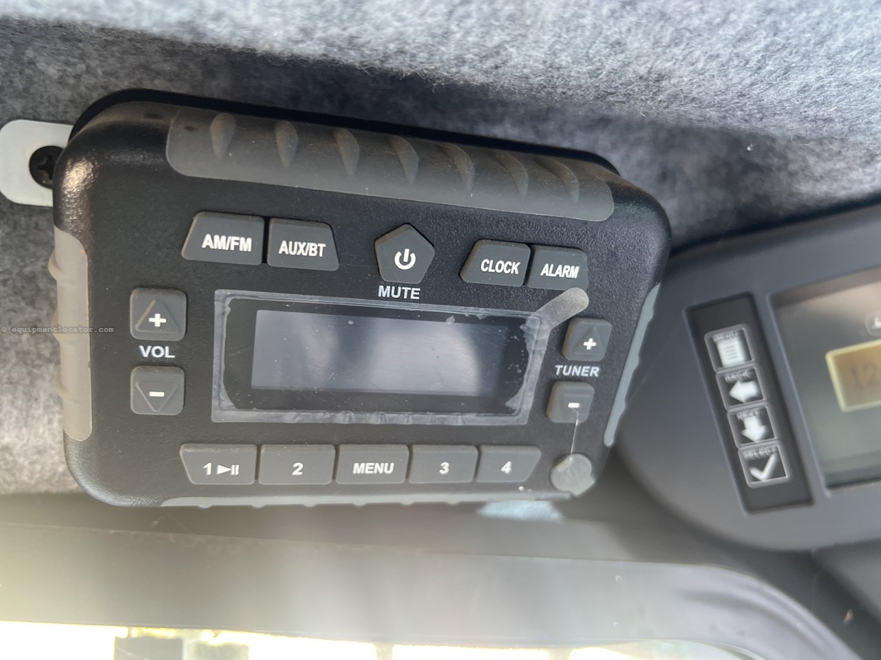 2024 John Deere 325G Image 10