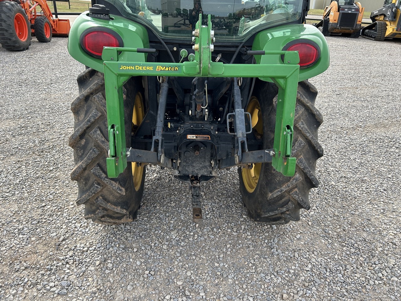 2006 John Deere 3320 Image 10
