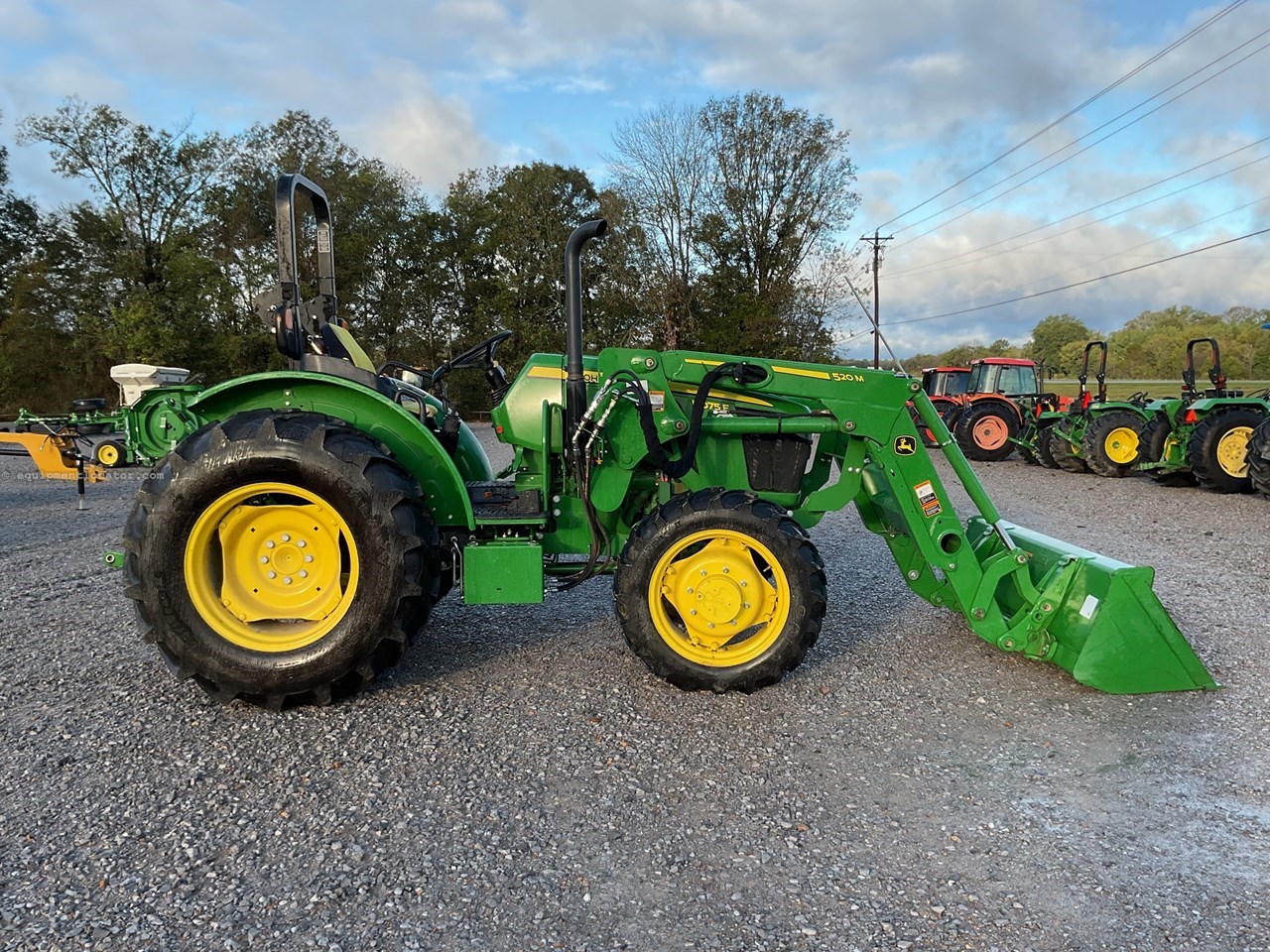 2020 John Deere 5075E Image 4
