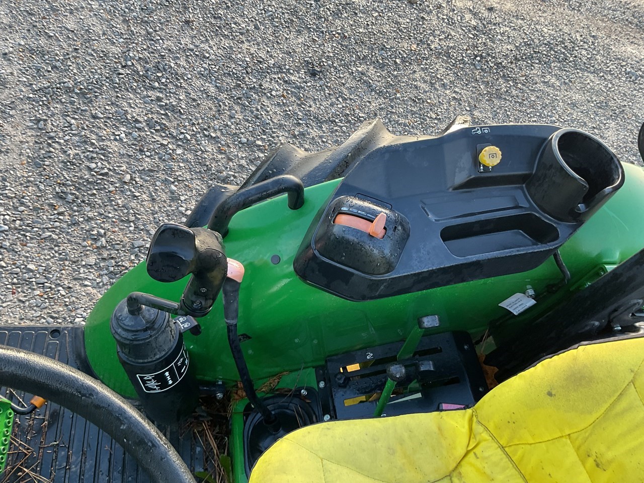 2020 John Deere 5075E Image 10
