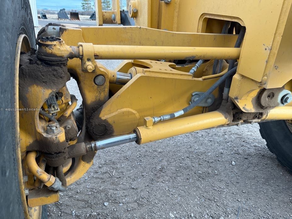 2016 John Deere 772G Image 10