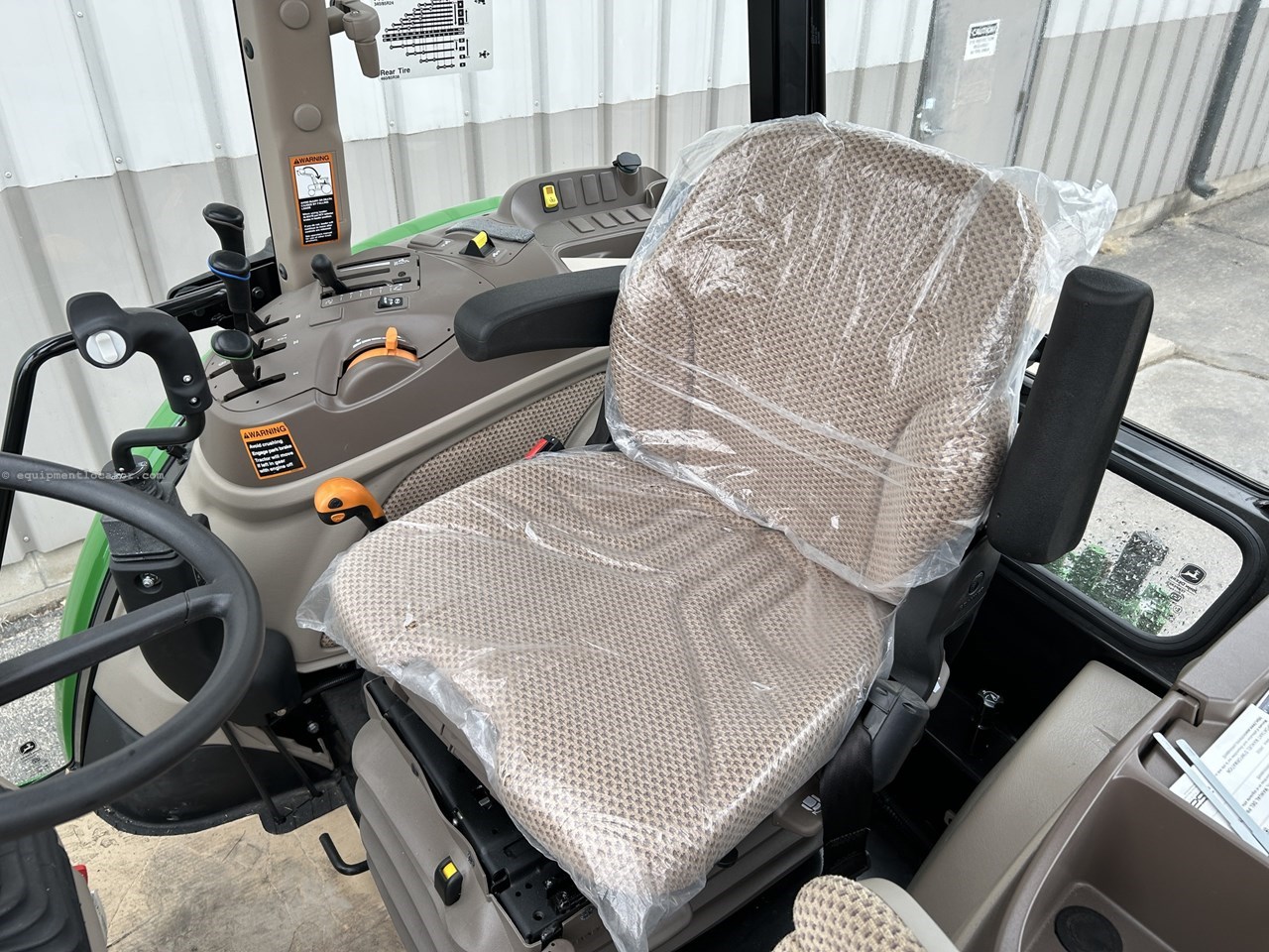 2023 John Deere 6120E Image 10