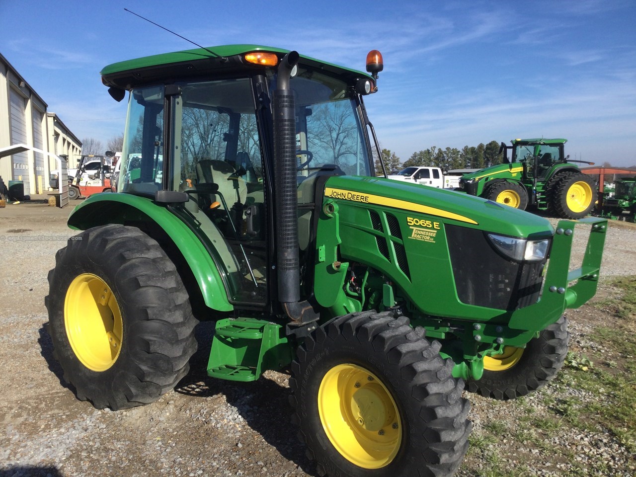 2018 John Deere 5065E Image 2