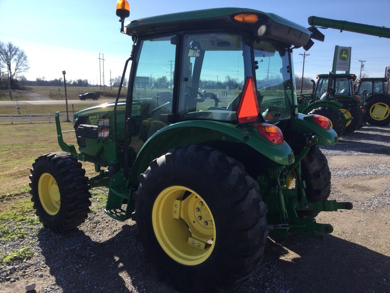 2018 John Deere 5065E Image 3