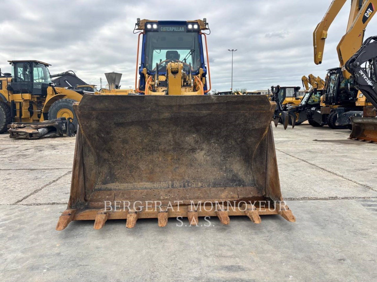 2019 Caterpillar 963K Image 10