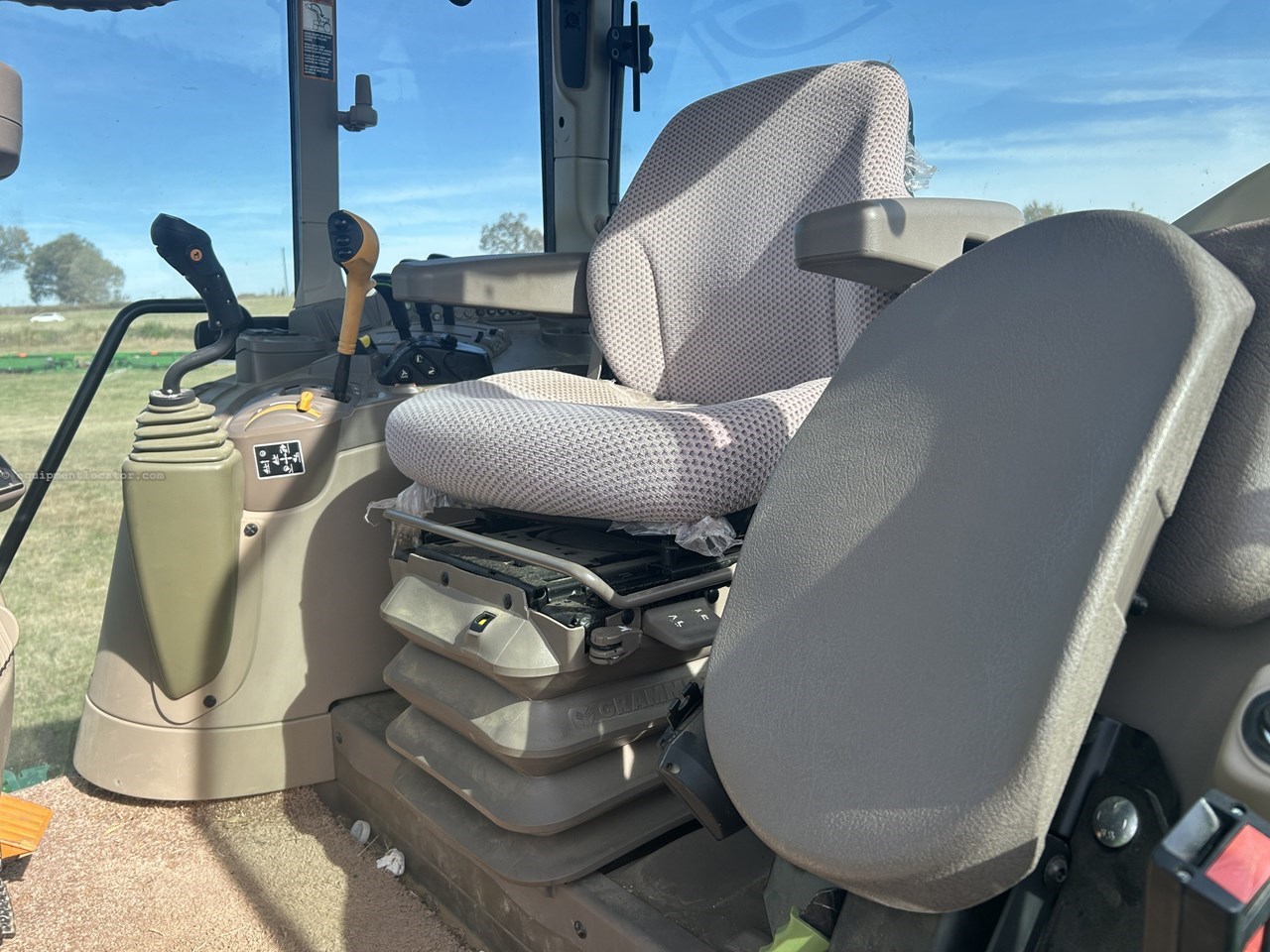 2020 John Deere 6145M Image 10