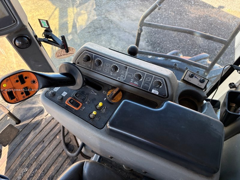 2011 Gleaner S77 Image 10