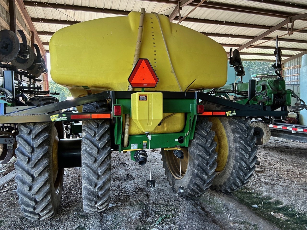 2017 John Deere 2510L Image 10