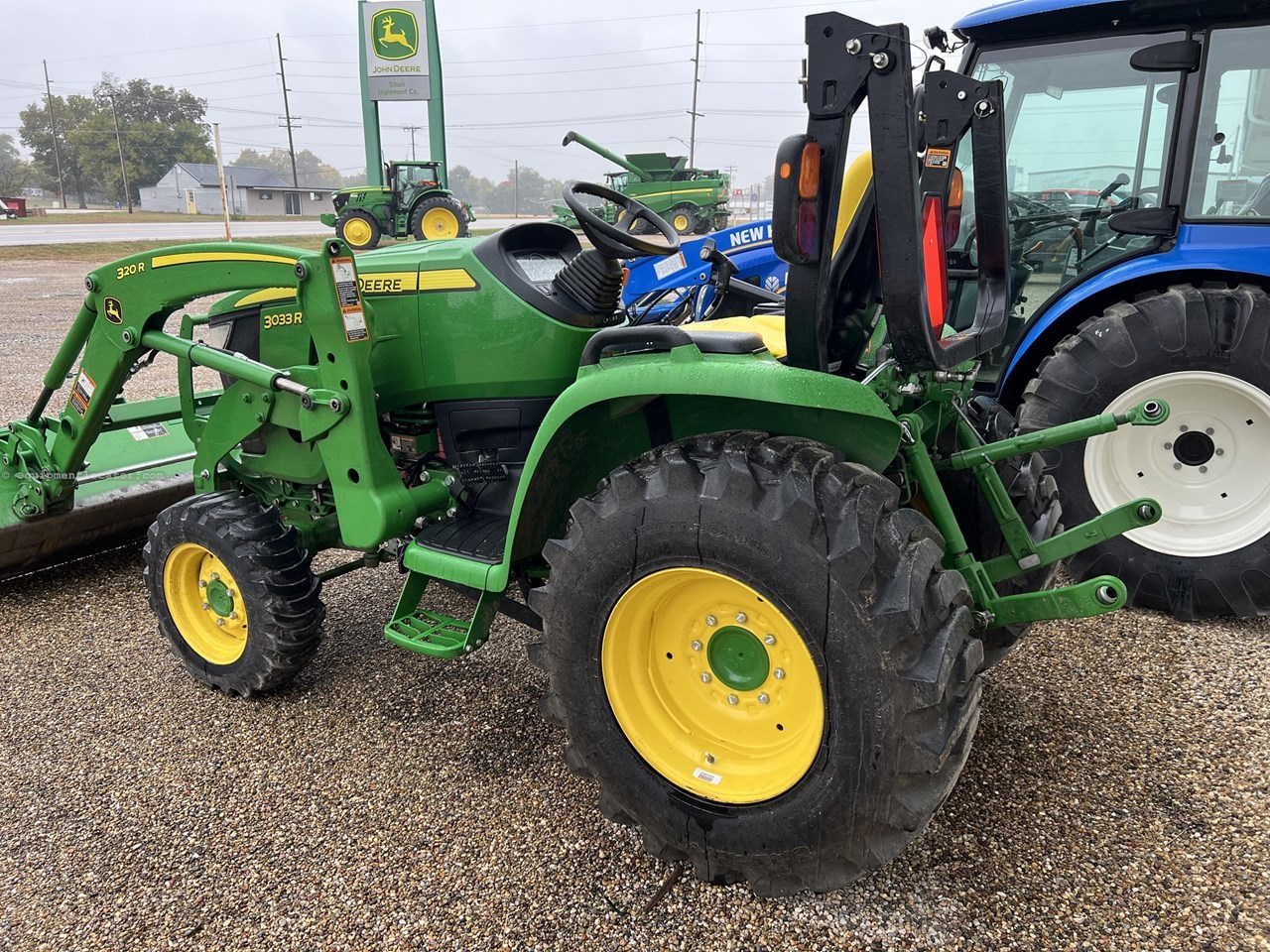 2023 John Deere 3033R Image 10