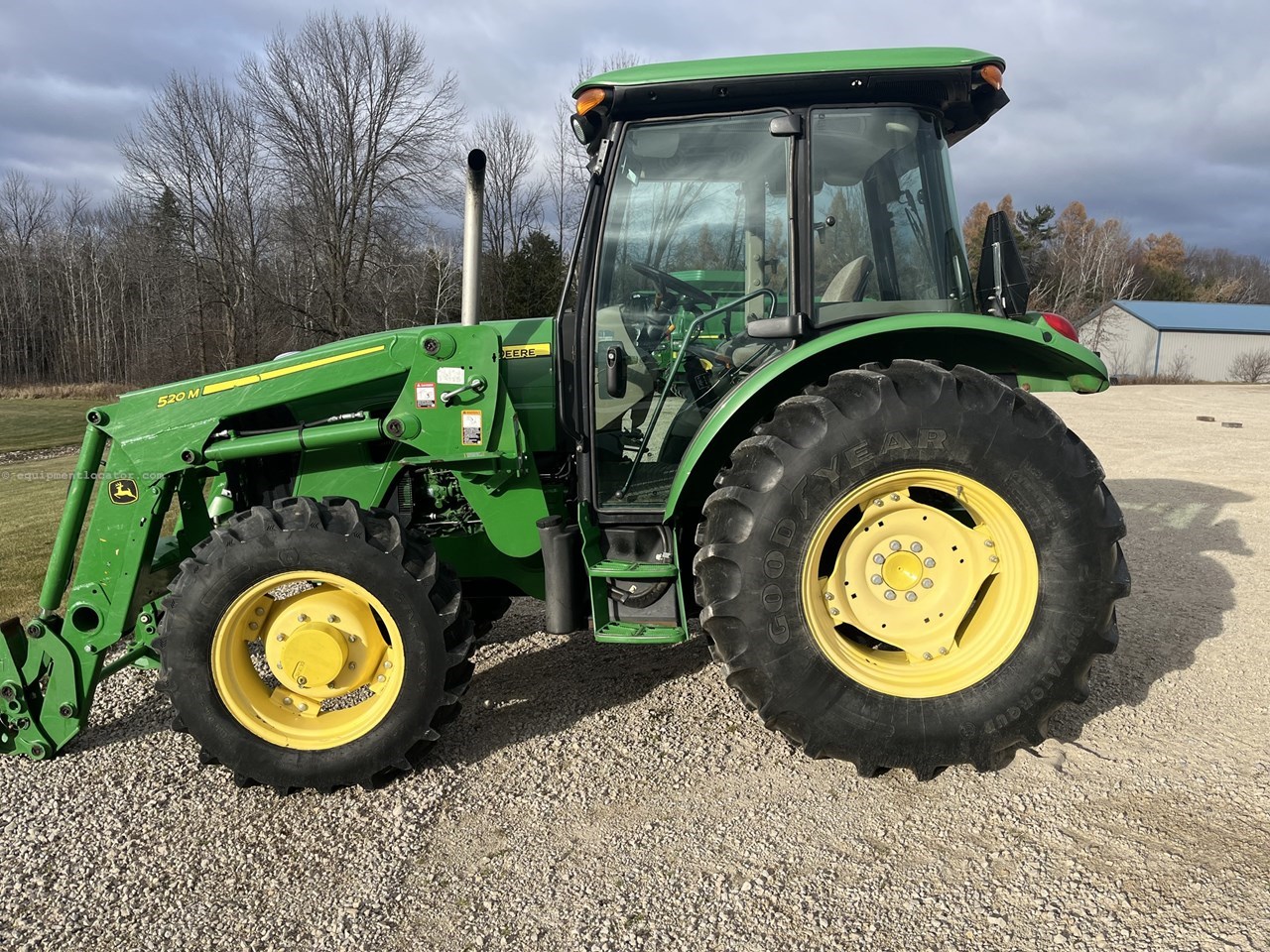 2013 John Deere 5083E Image 10