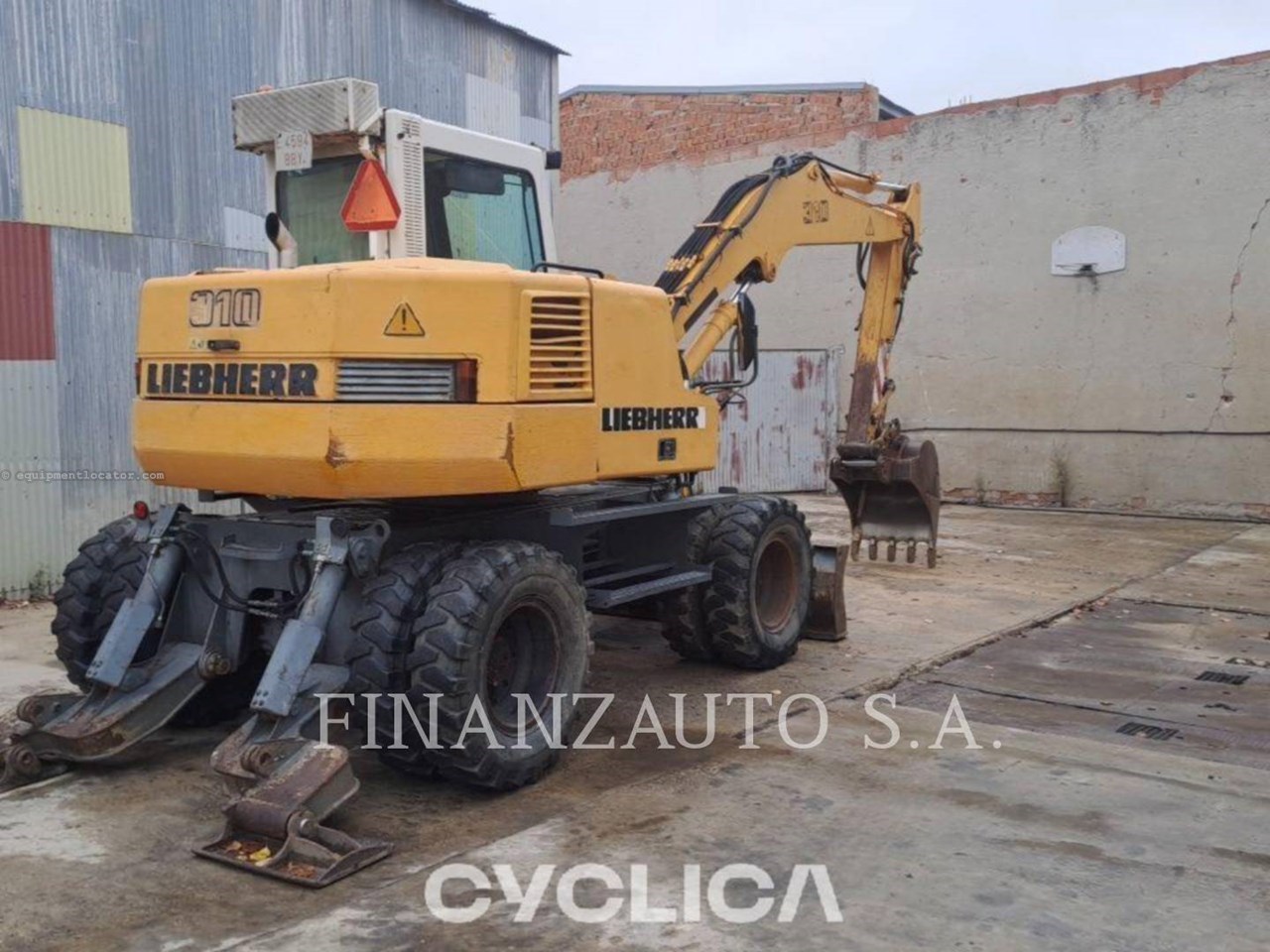 2002 Liebherr A310B Image 4