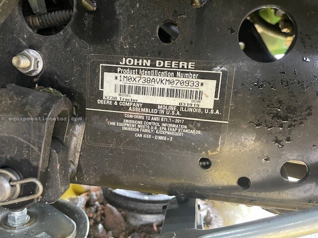 2019 John Deere X738 Image 10