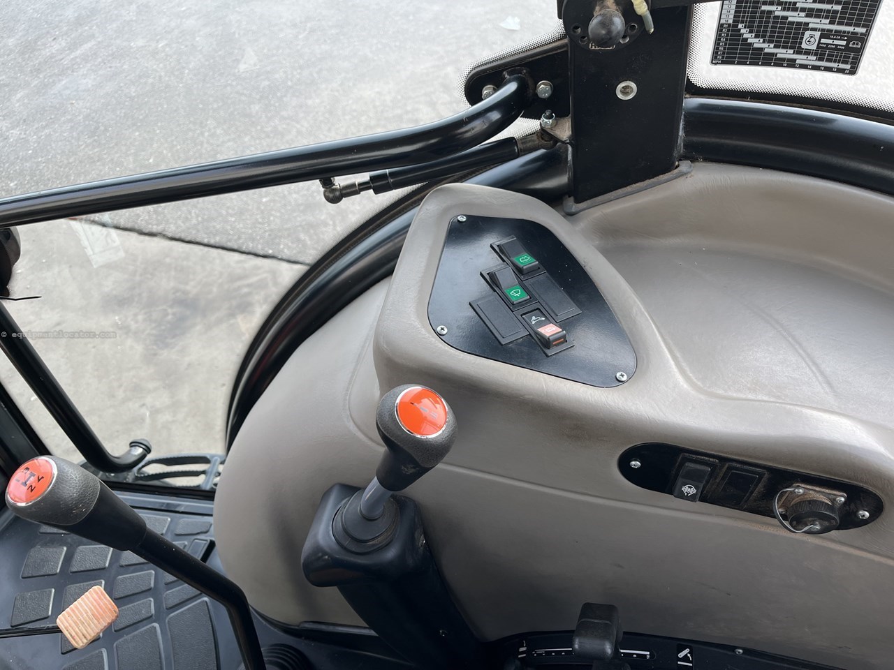 2013 Case IH Farmall 125A Image 16