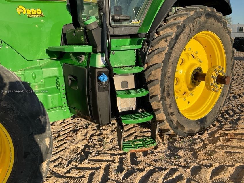 2023 John Deere 8R 370 Image 10