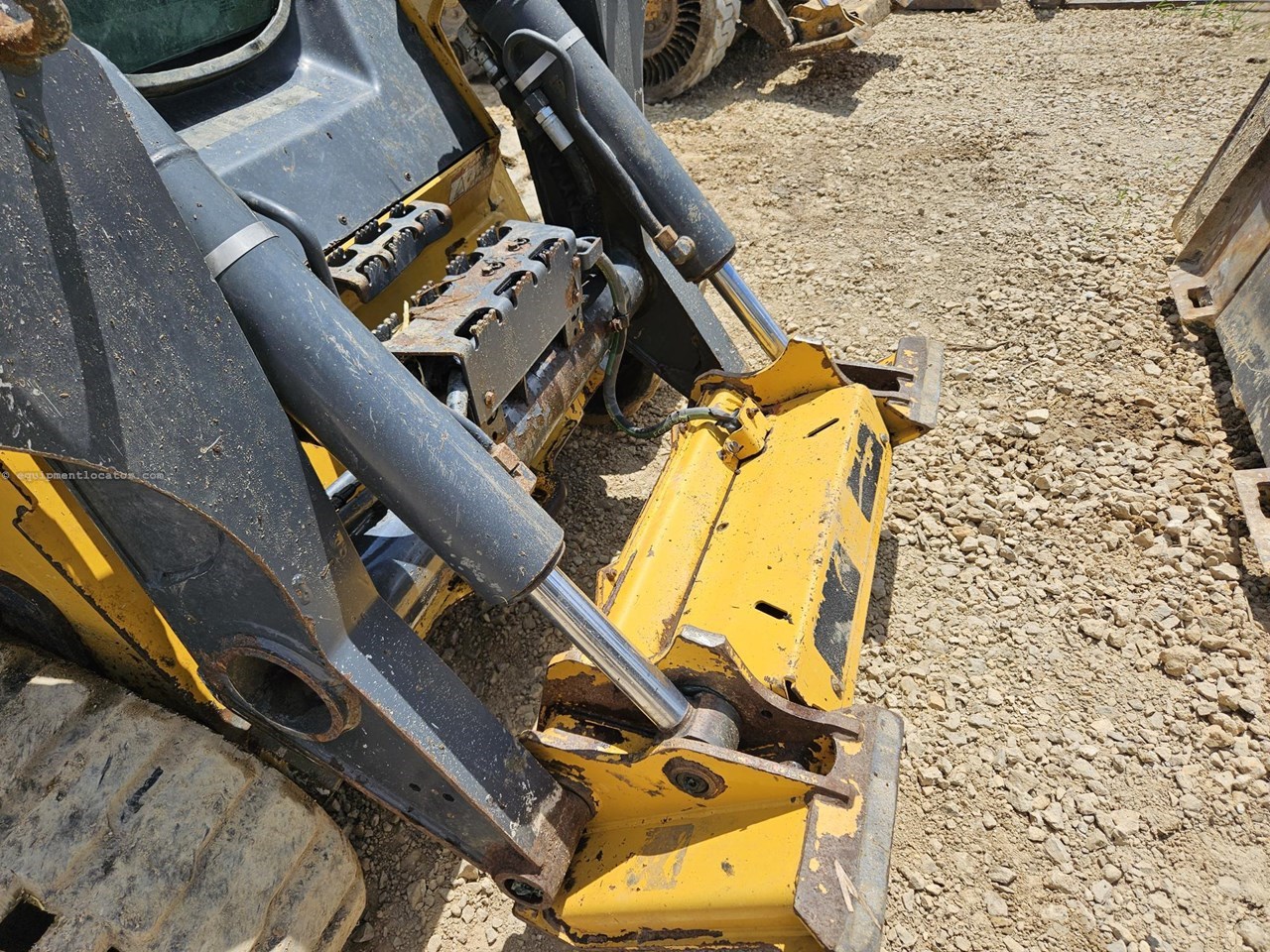 2022 John Deere 333G Image 3