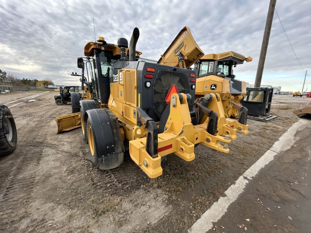 2019 John Deere 772G Image 17