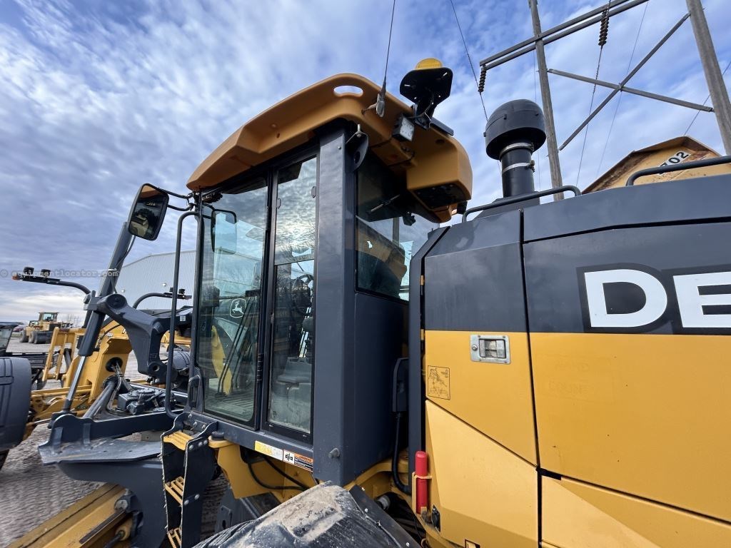 2019 John Deere 772G Image 21