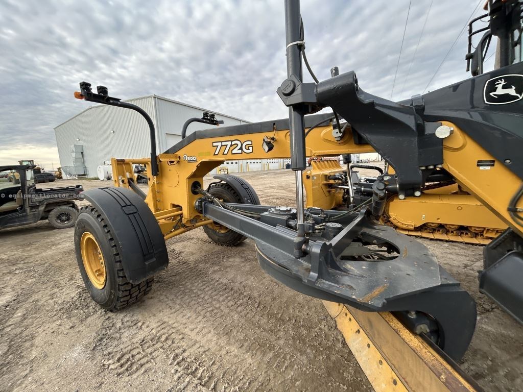 2019 John Deere 772G Image 24